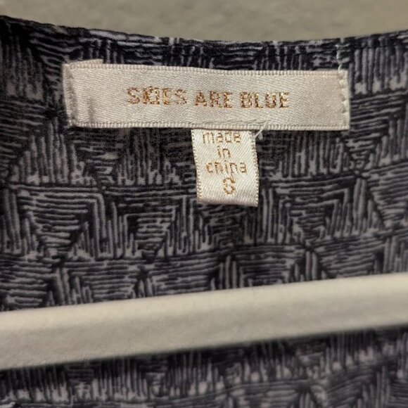 Skies Are Blue Sleeveless Blouse – Size Small - Picture 3 of 4